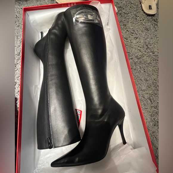 Diesel D-Venus BHT Logo Plaque Boots - Picture 3 of 3